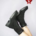 Anfibi neri in camoscio e pelle