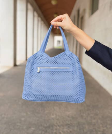 borsa azzurra bauletto in vera pelle scamosciata lavorazione artigianale