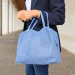borsa bauletto azzurra in vera pelle scamosciata traforata artigianale